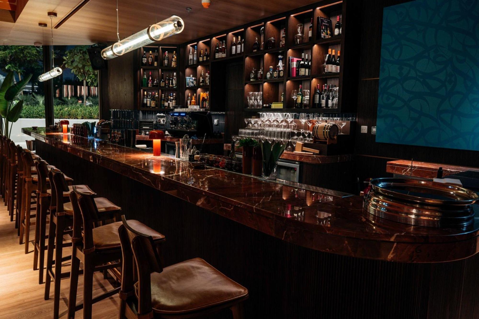 The St. Regis Dubai, The Palm Hotell Eksteriør bilde The bar at the restaurant