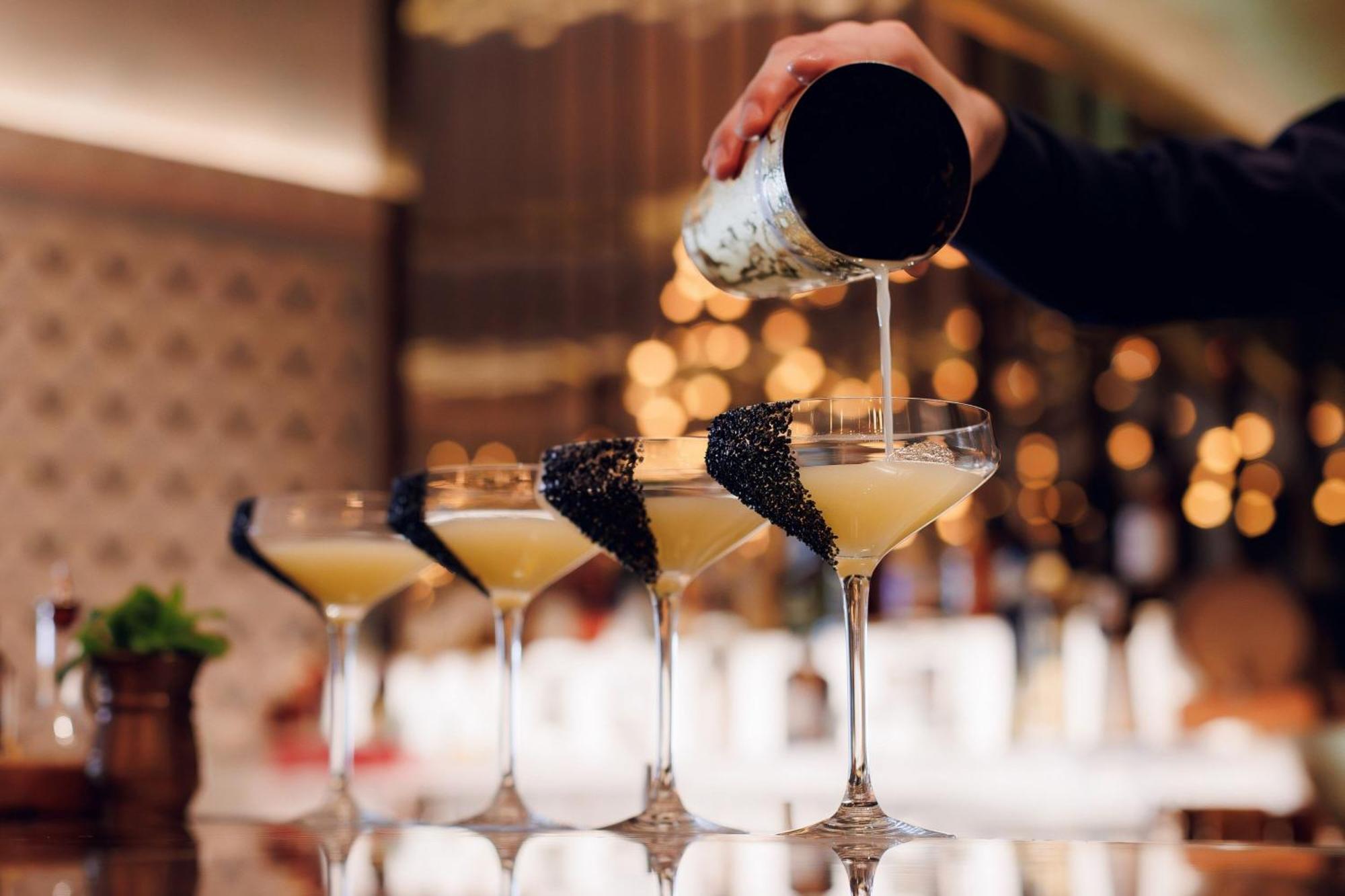 The St. Regis Dubai, The Palm Hotell Eksteriør bilde Caviar being served