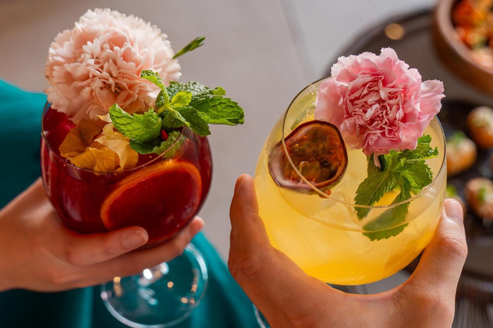 The St. Regis Dubai, The Palm Hotell Eksteriør bilde Two cocktails